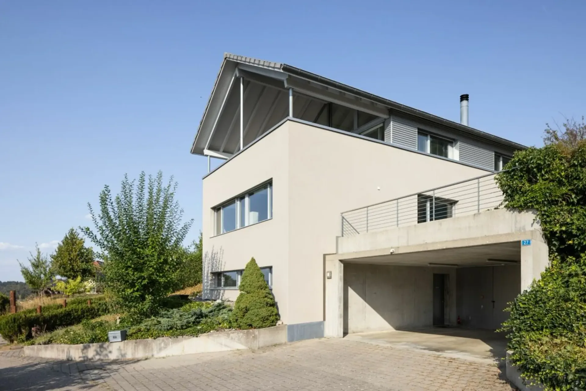 Maison de famille luxueuse avec piscine et vue imprenable à Roggwil BE