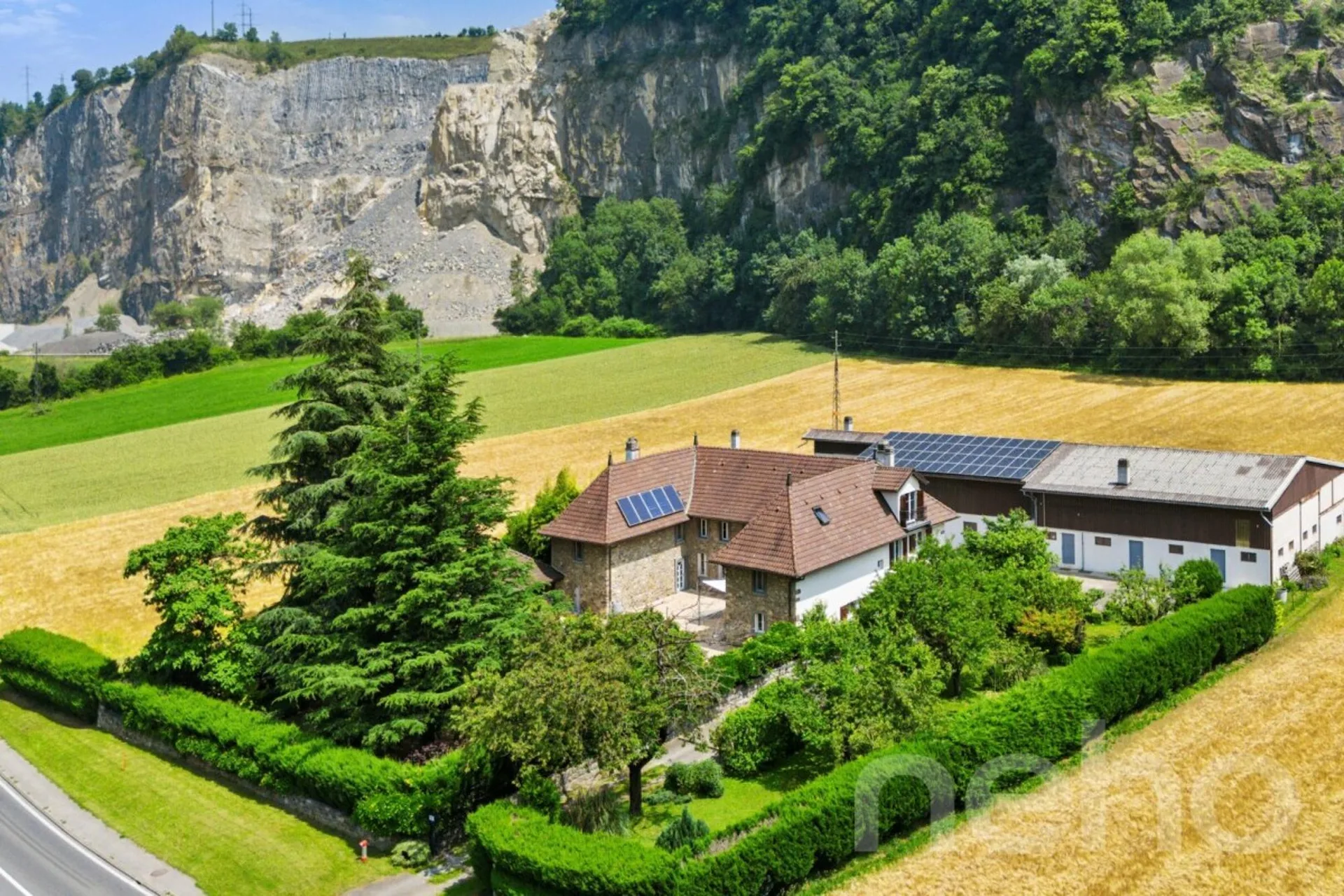 Exklusiv: Prächtiges Anwesen mit Herrenhaus und Hangar