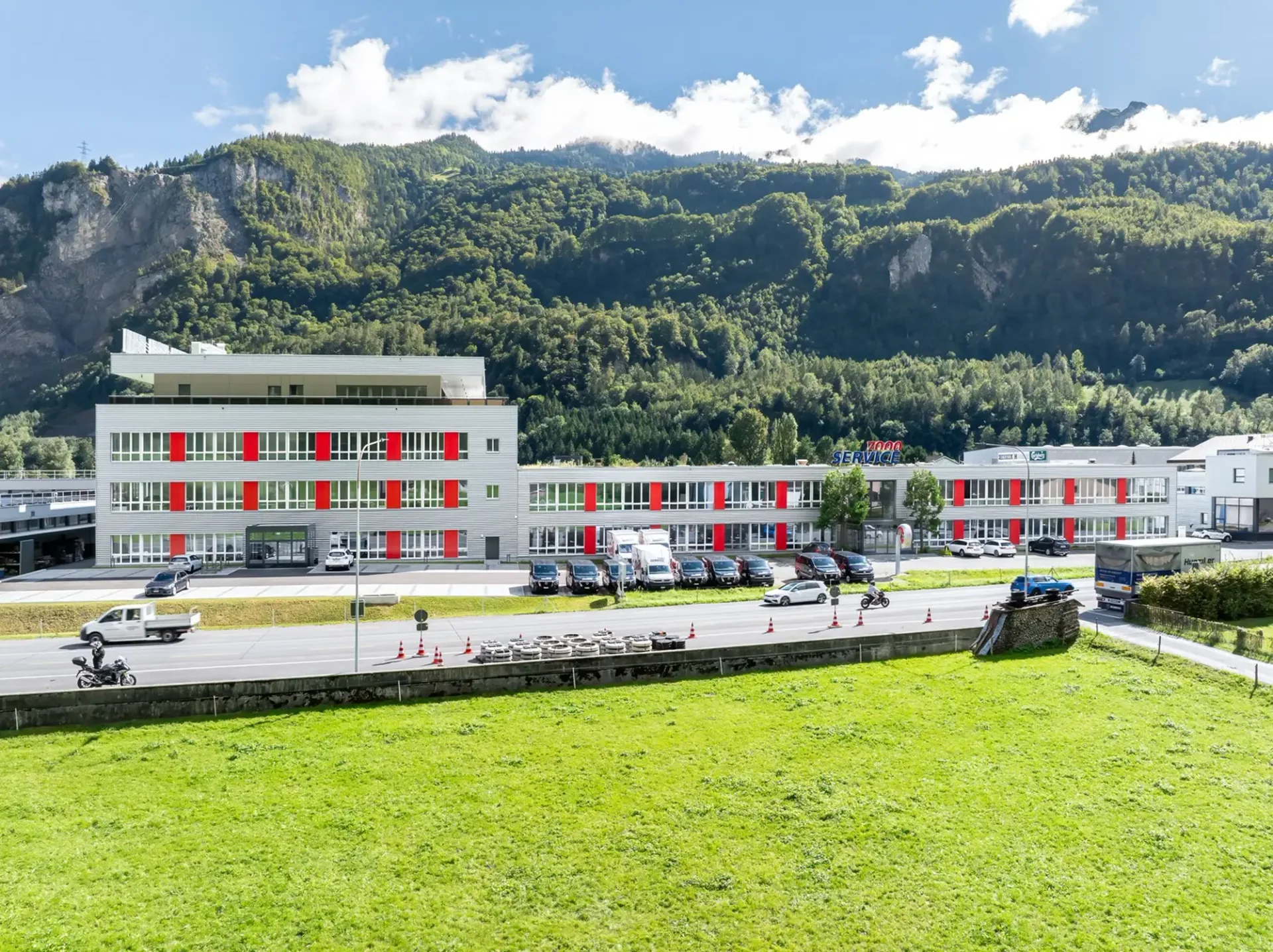 Neubau Gewerbehaus: Raum für Ideen und Wachstum!