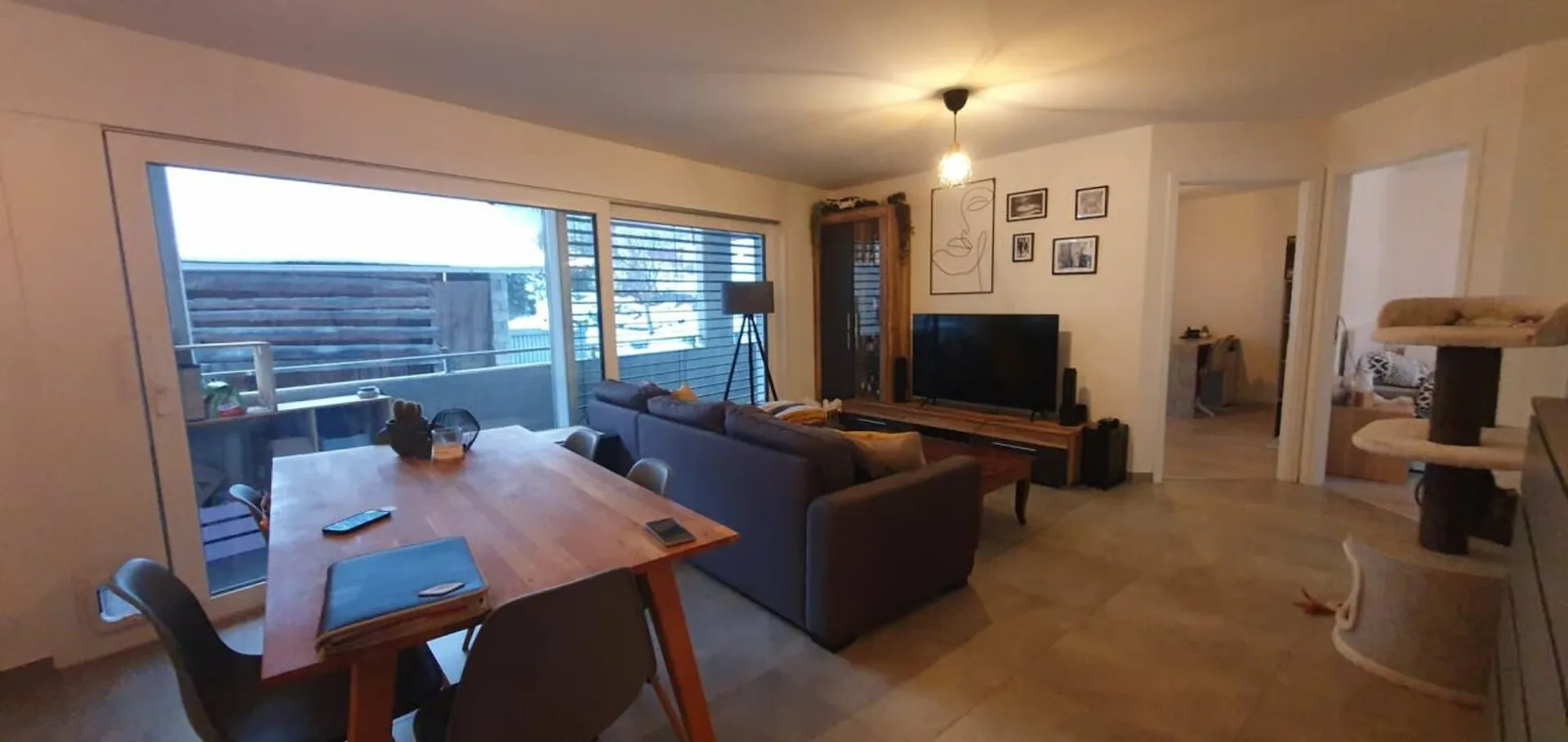 NEU - geräumiges 3.5 Zi. helles Apartment mit Parkplätzen