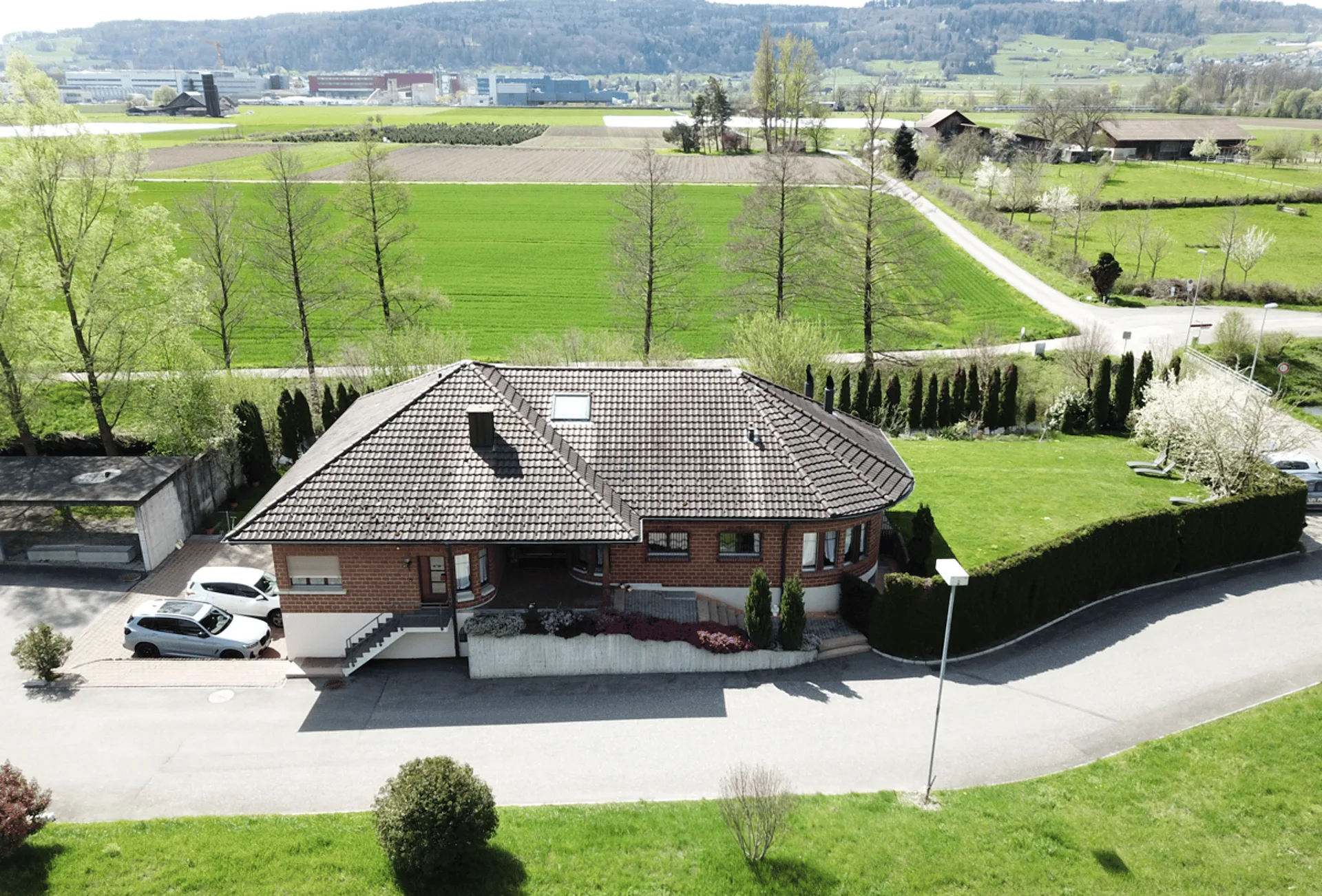Grossflächiges und bemerkenswertes Einfamilienhaus