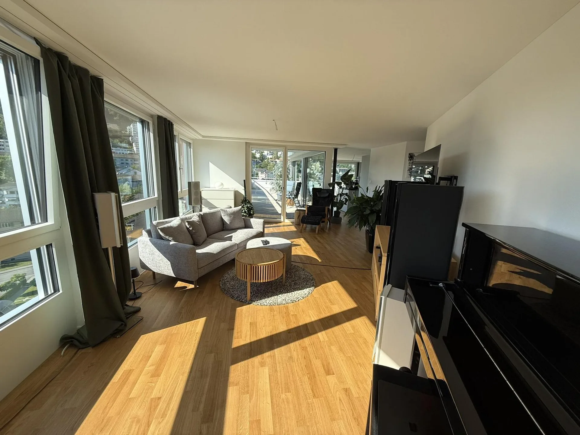 BEFRISTET: 15.07.2026 - 31.12.2026: Möblierte 4.5-Zimmer-Wohnung mit Dachterrasse und Seesicht