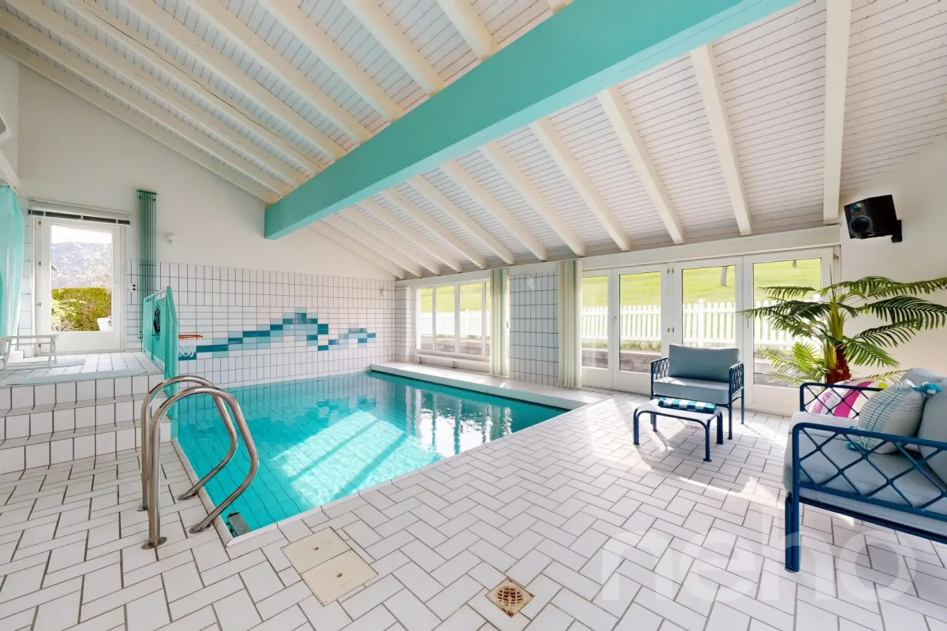 Entre nature et élégance : superbe villa avec piscine intérieure!