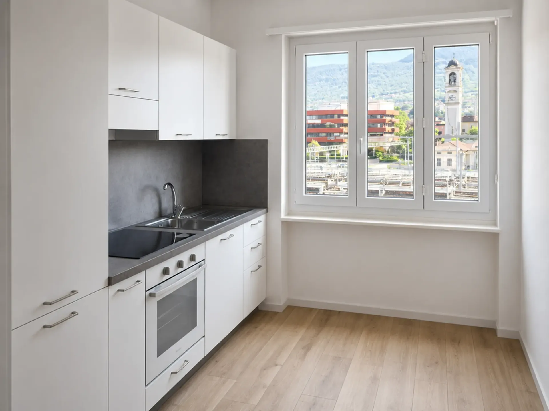 CHIASSO - 3.5 ZIMMER MIT TERRASSE ZU VERMIETEN, RENOVIERTE WOHNUNG
