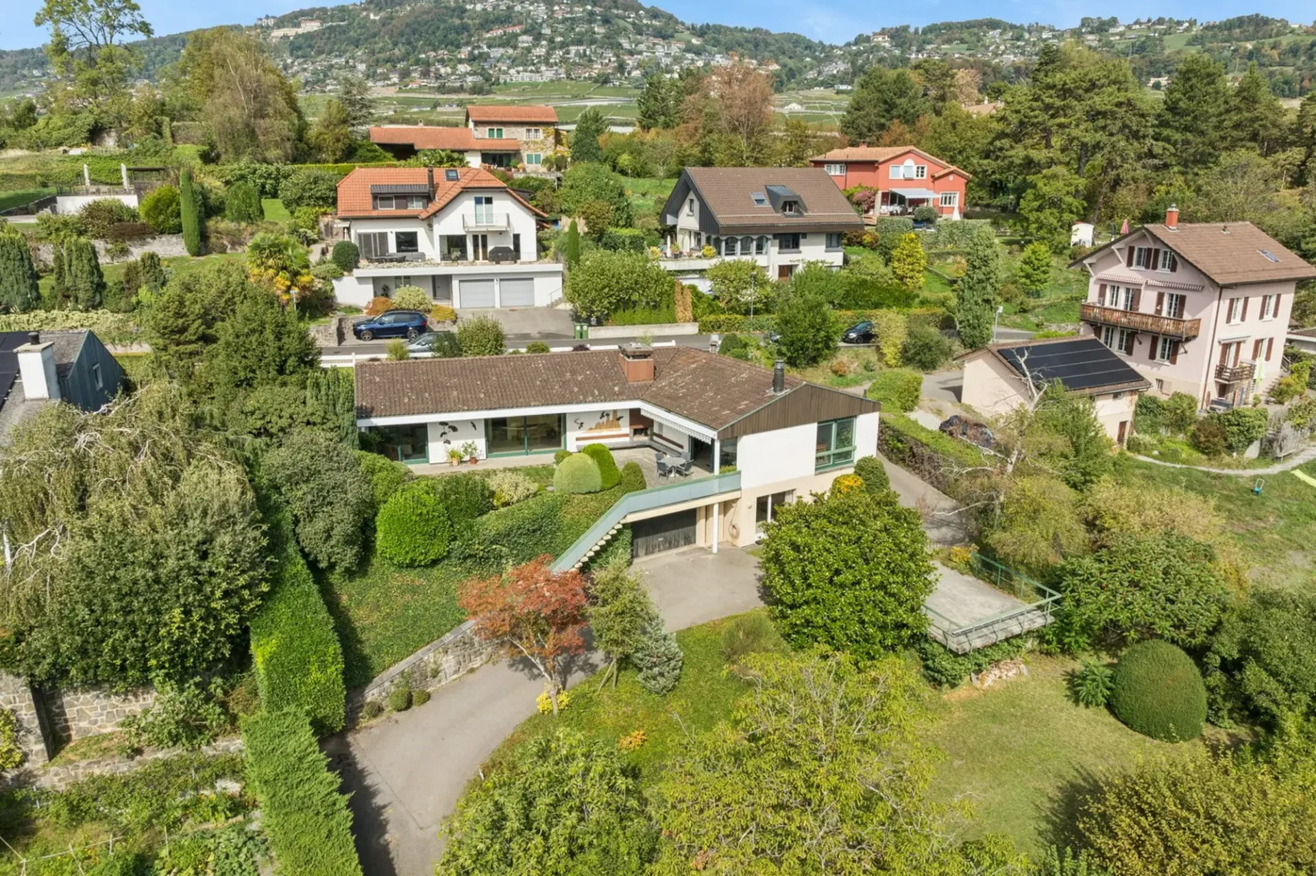 Architekten-Villa mit 8 Zimmern und Seeblick
