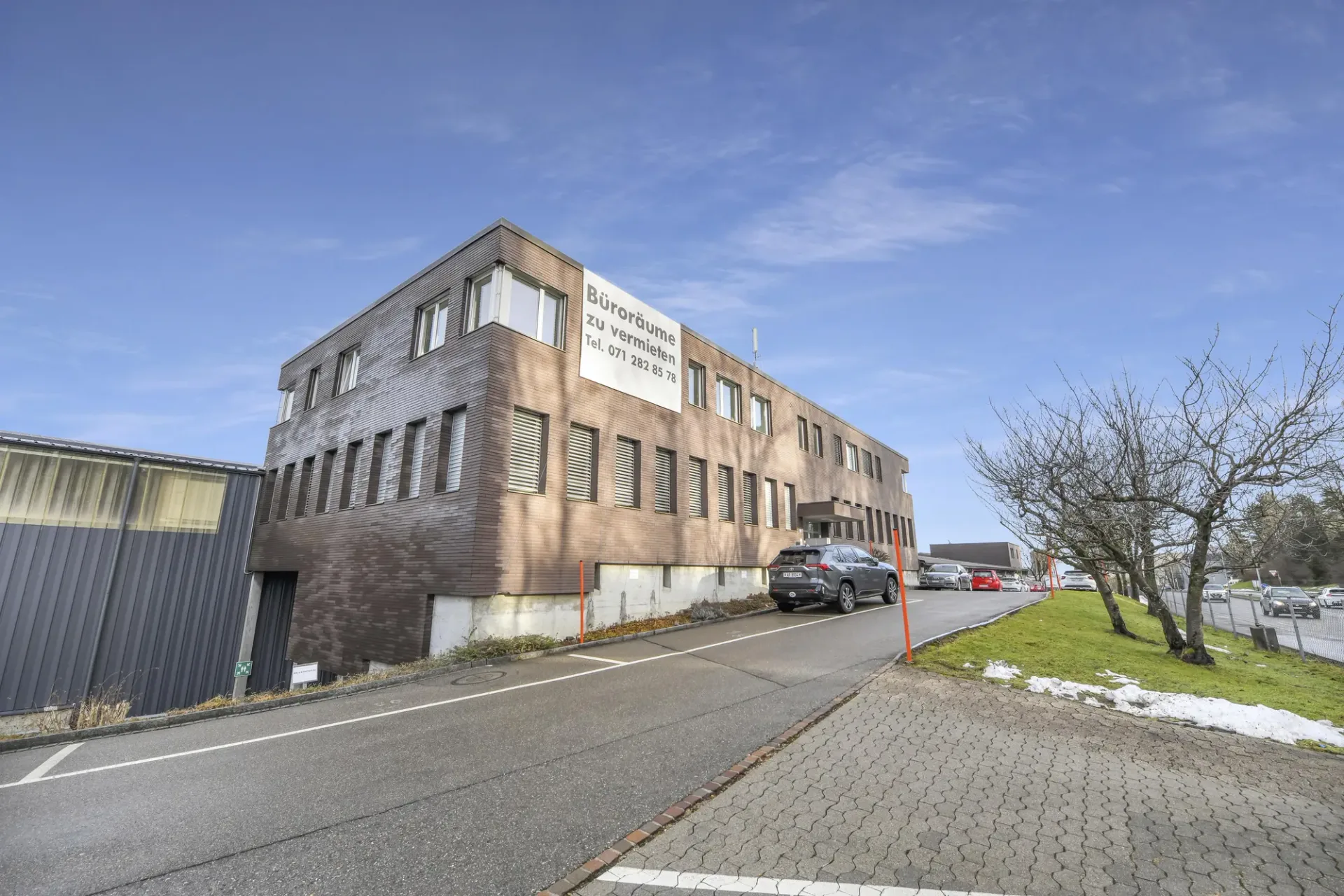 Spacious and bright office space in an attractive location