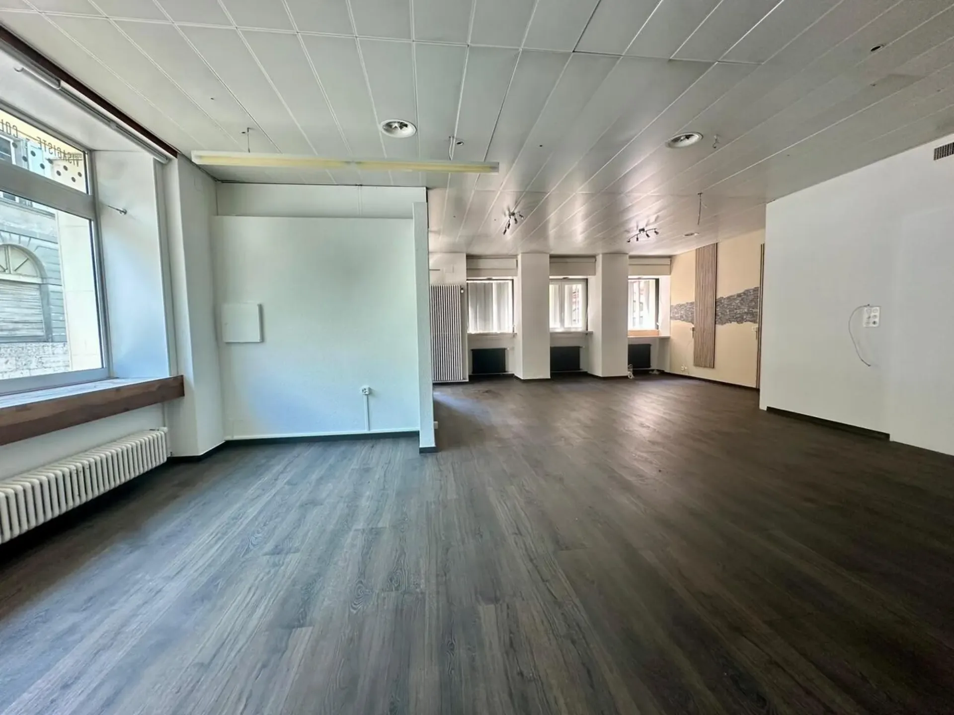 Zu vermieten - Gewerbefläche mit Auslage und Anbauten | Ca. 130 m²