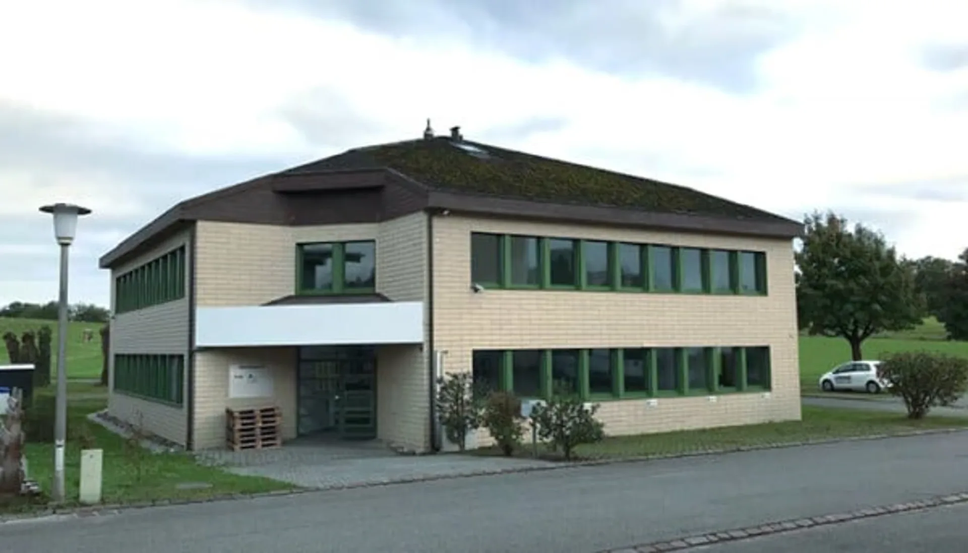 Möblierte Büroräume im modernen Businesscenter in Obfelden