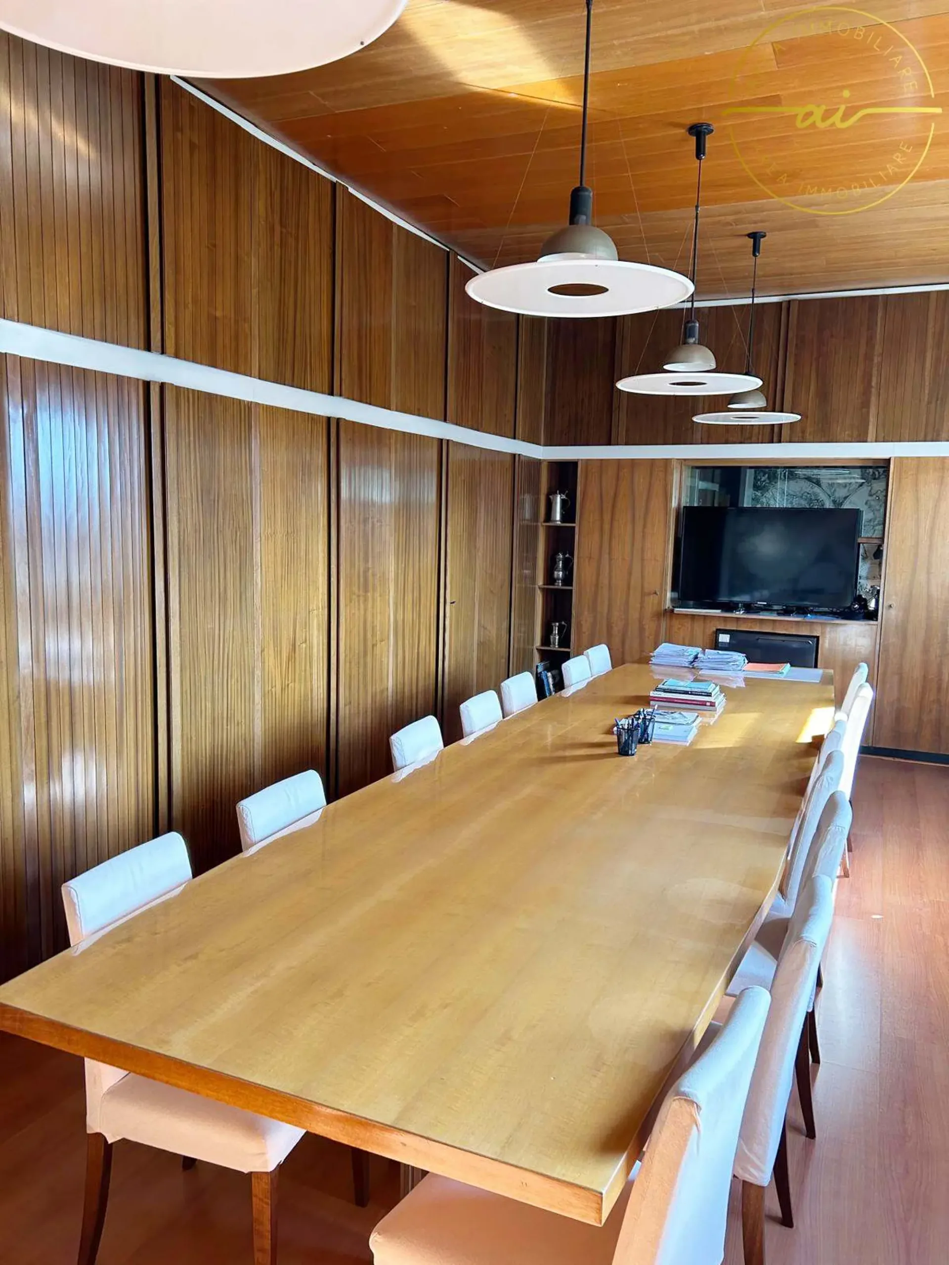 Elegante Büros mit Möbeln und inklusive Parkplätzen in Mendrisio