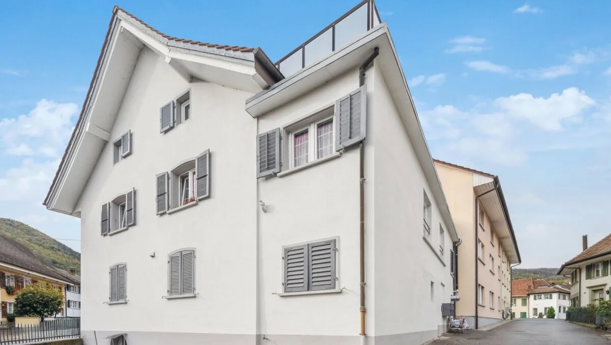 Renovated multi-family house with residential and commercial use in a central location