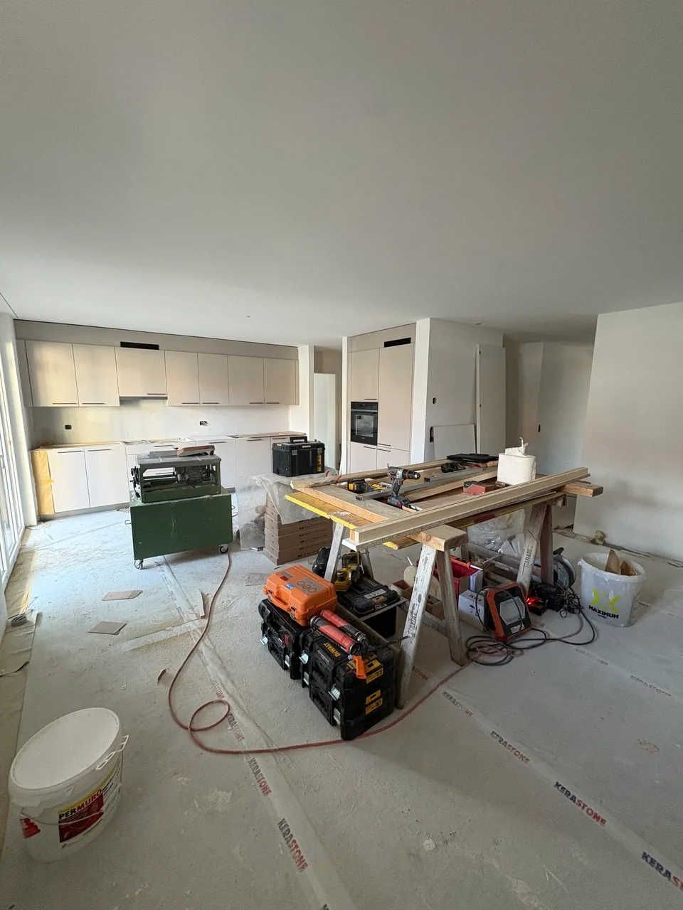 Wohnung mit 3,5 Zimmern komplett renoviert im Erdgeschoss