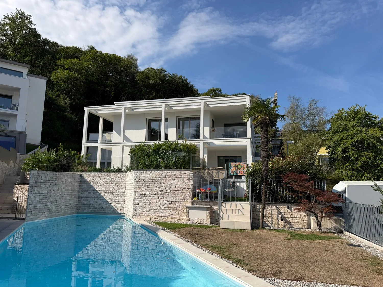 Modernes Apartment 2.5 Zimmer mit Garten und Pool in Breganzona
