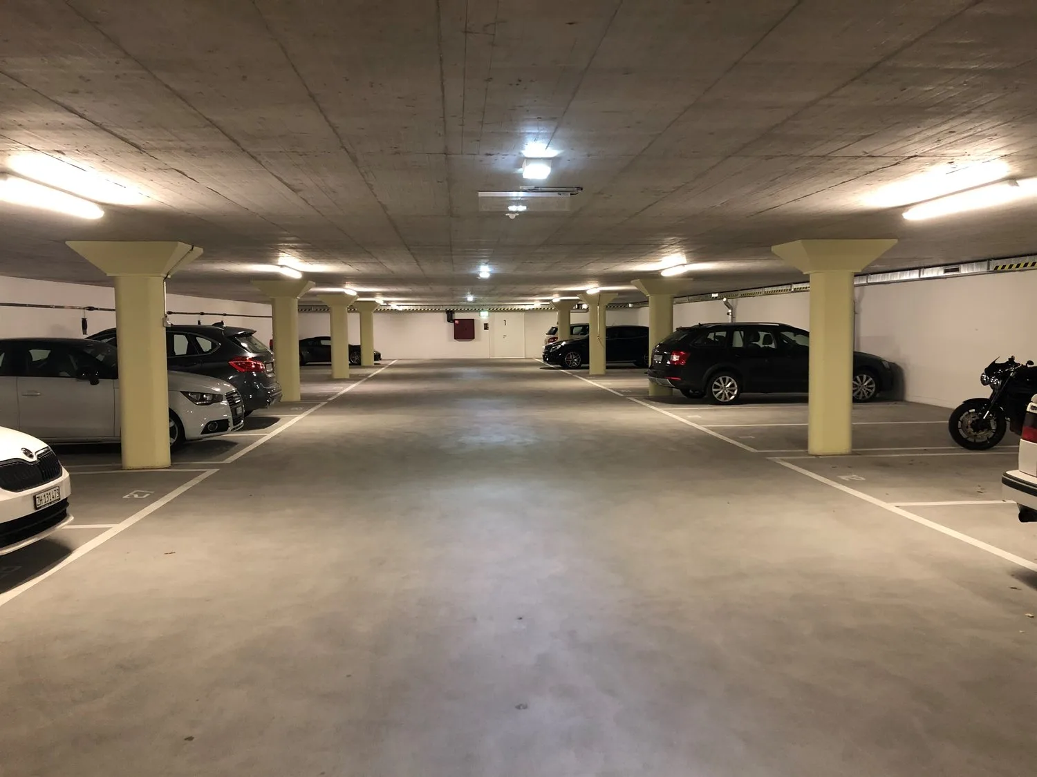 Motorradabstellplatz zu vermieten