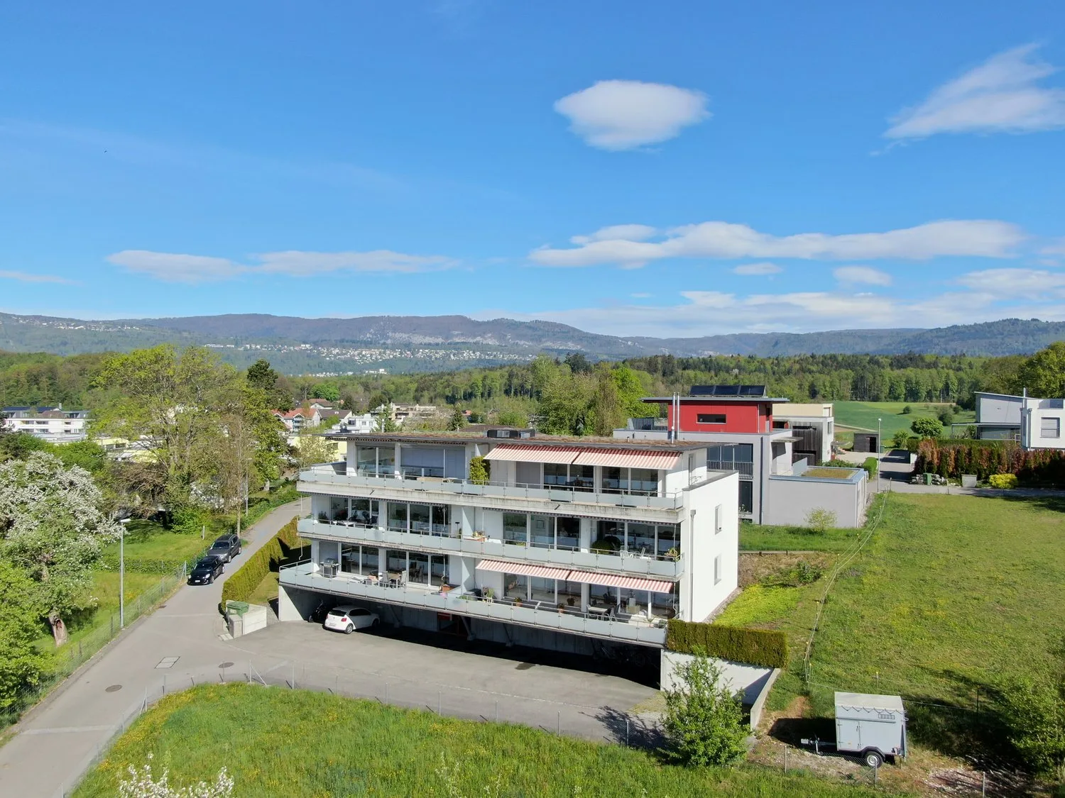 Unterstand- und Aussenparkplätze zu vermieten