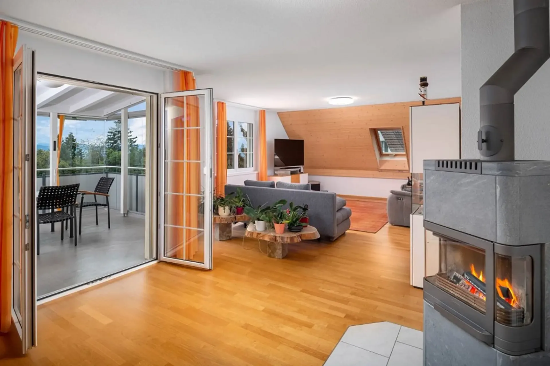 Gepflegte, grosszügige Dachwohnung