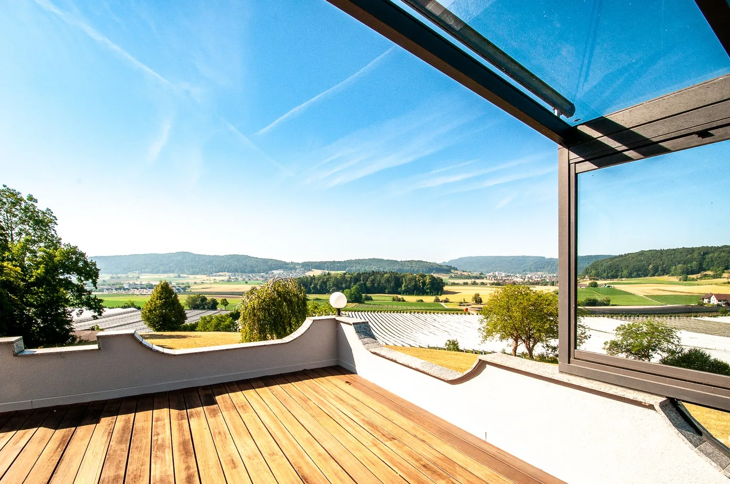 Freistehendes EFH mit Pool und privatem Waldstück an herrlicher Aussichtslage
