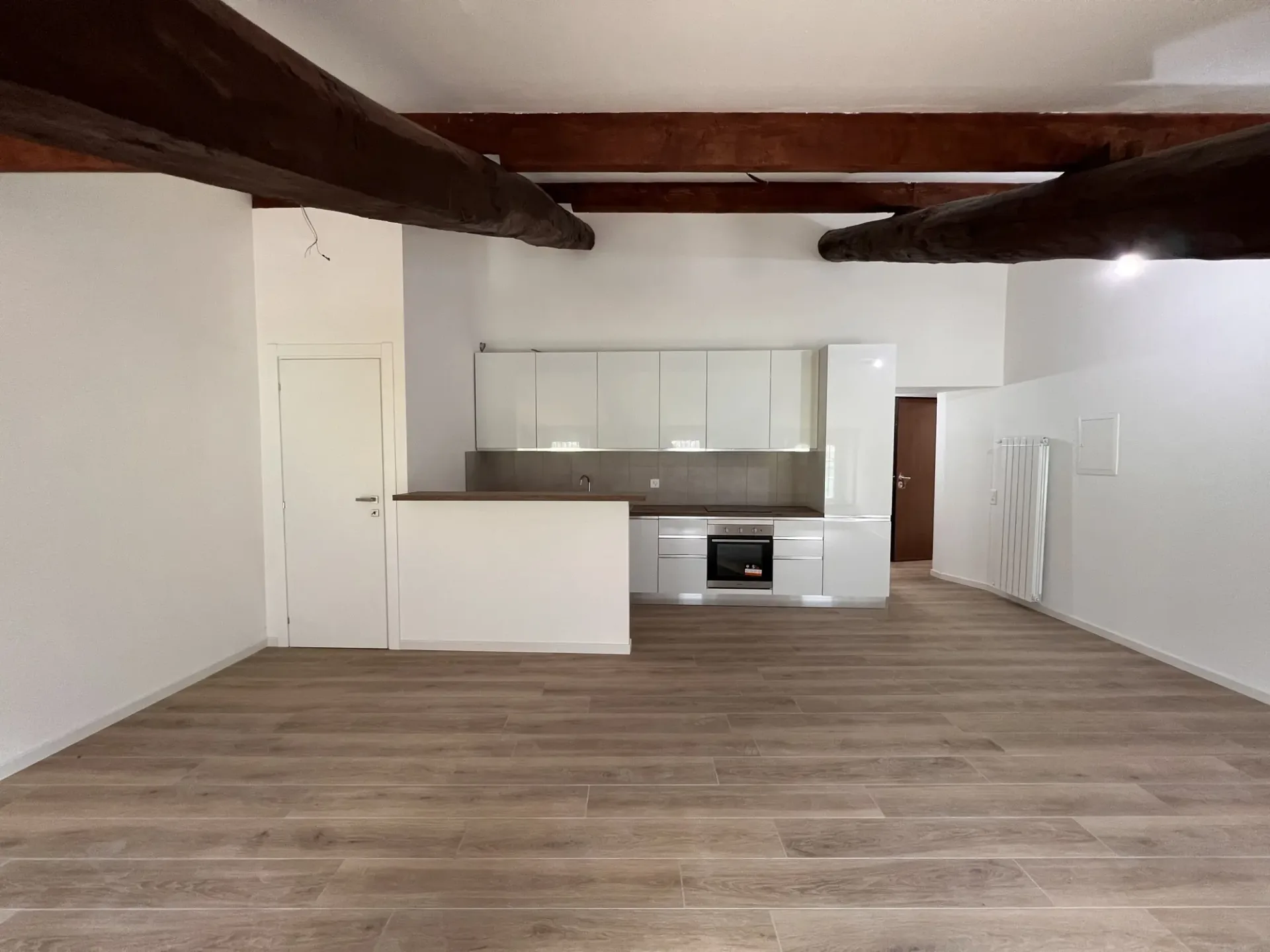 Appartement mit 2.5 Zimmern, ausgebauter Dachgeschosswohnung, renoviert