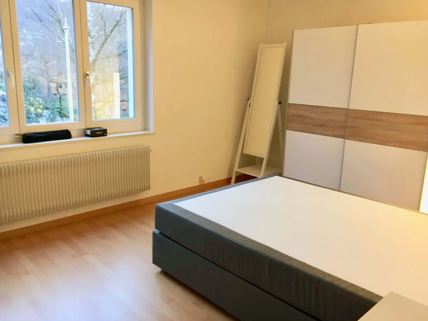 Helles WG-Zimmer im Zentrum von Wollishofen
