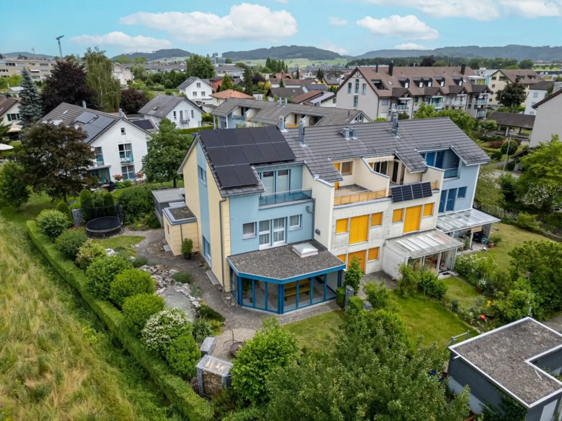 Maison de rang de 5,5 pièces avec jardin de rêve - bien entretenu & excellente localisation