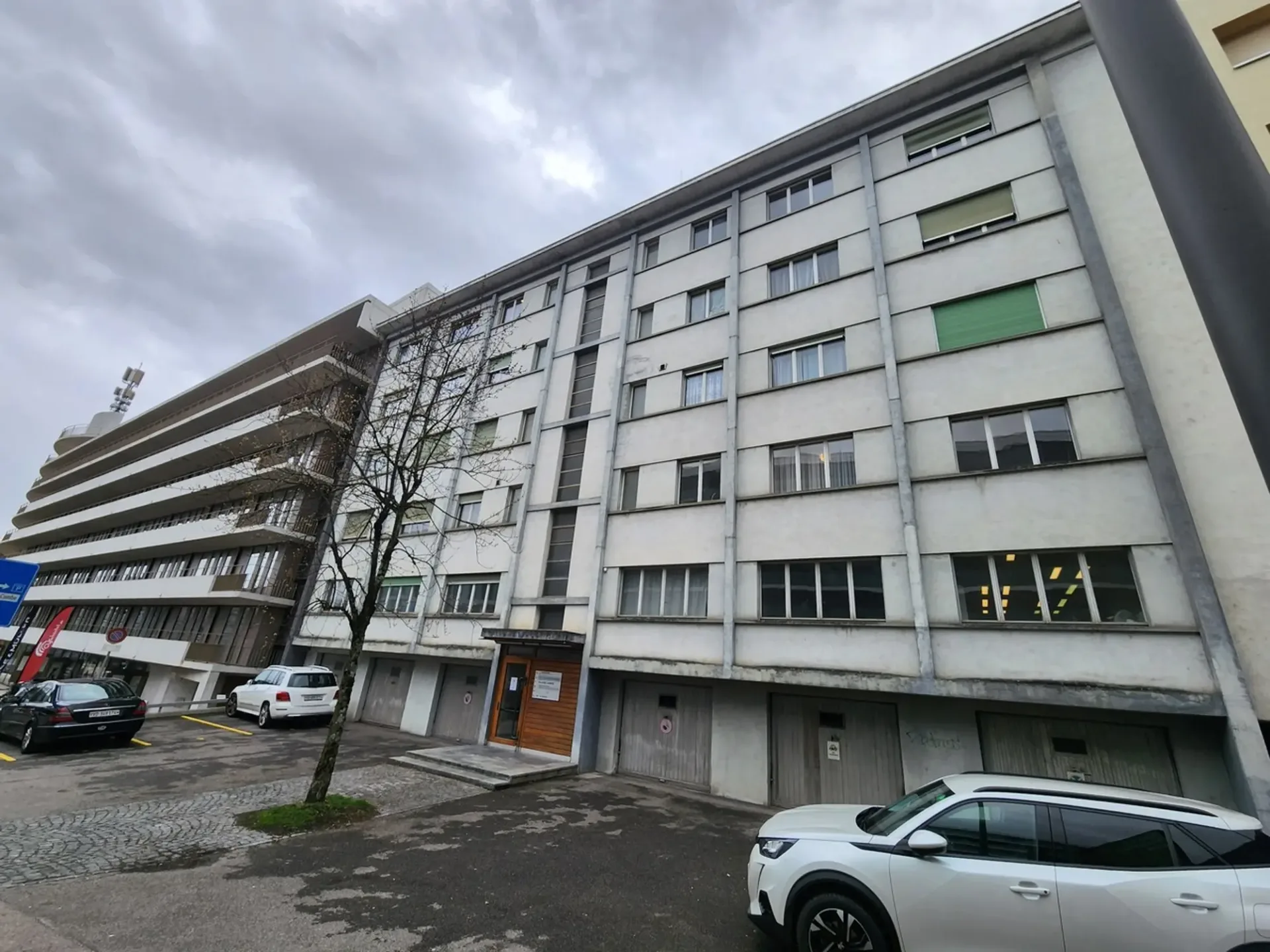 Superficie di attività al piano superiore a proximità immediata della stazione