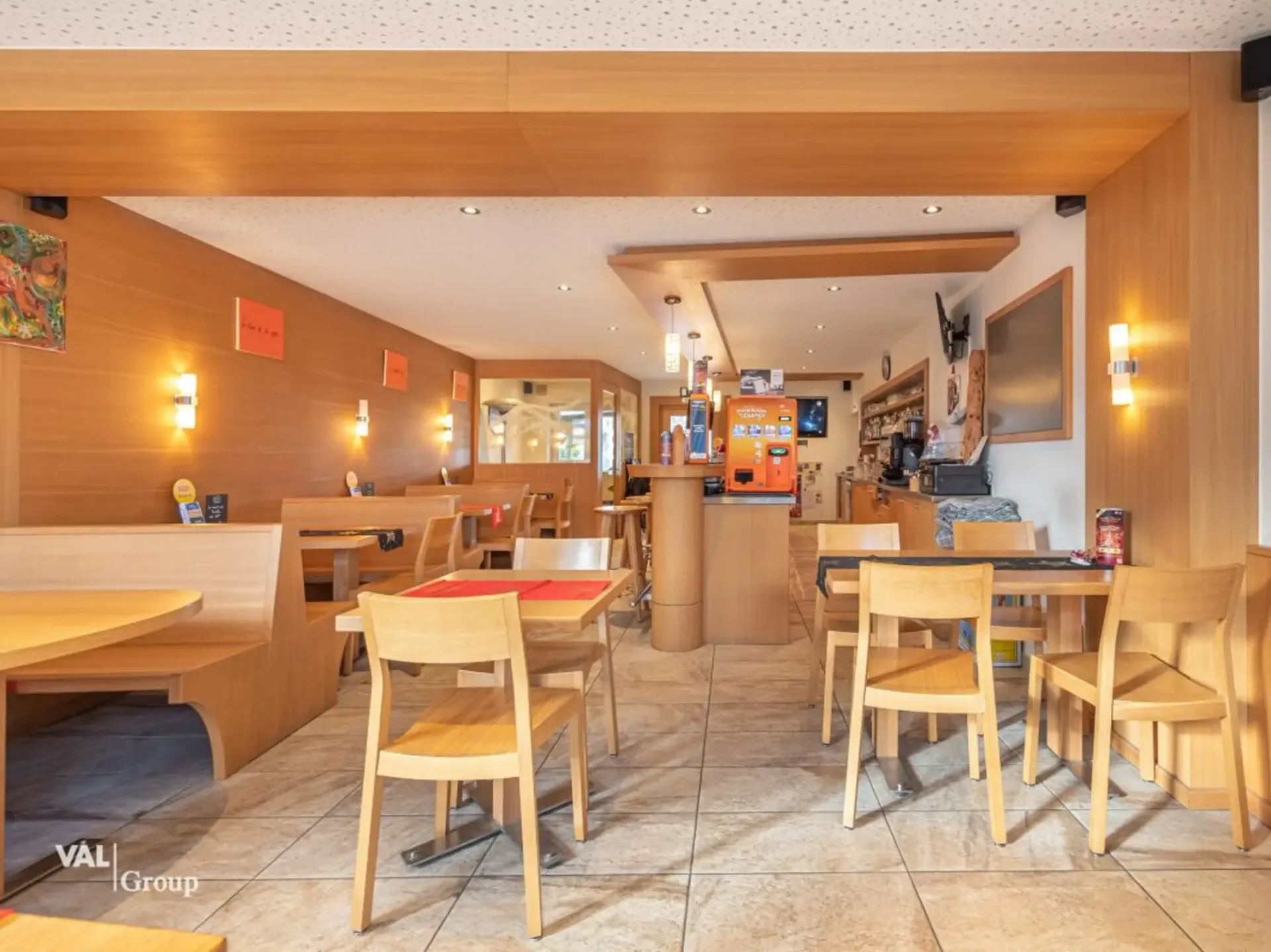 Charmantes und gemütliches Café-Bar-Restaurant in Borzuat