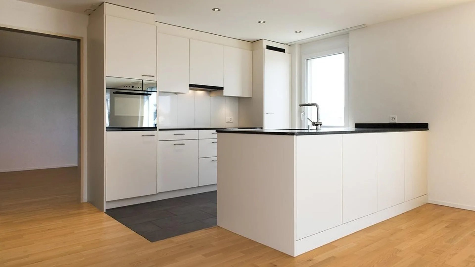 SUPERBE APPARTEMENT 4.5 PIÈCES AVEC DEUX BALCONS À LOUER