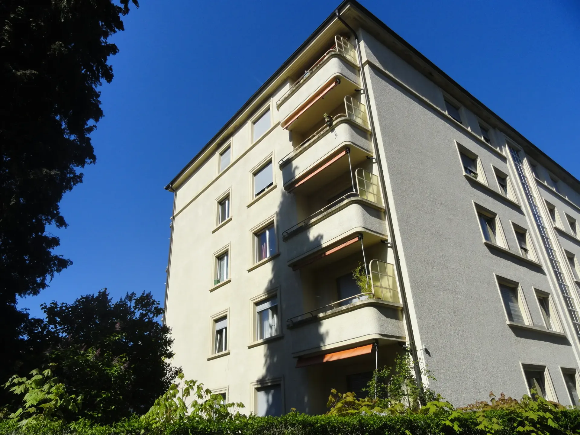 Außenparkplatz im Mon Repos Viertel zu vermieten