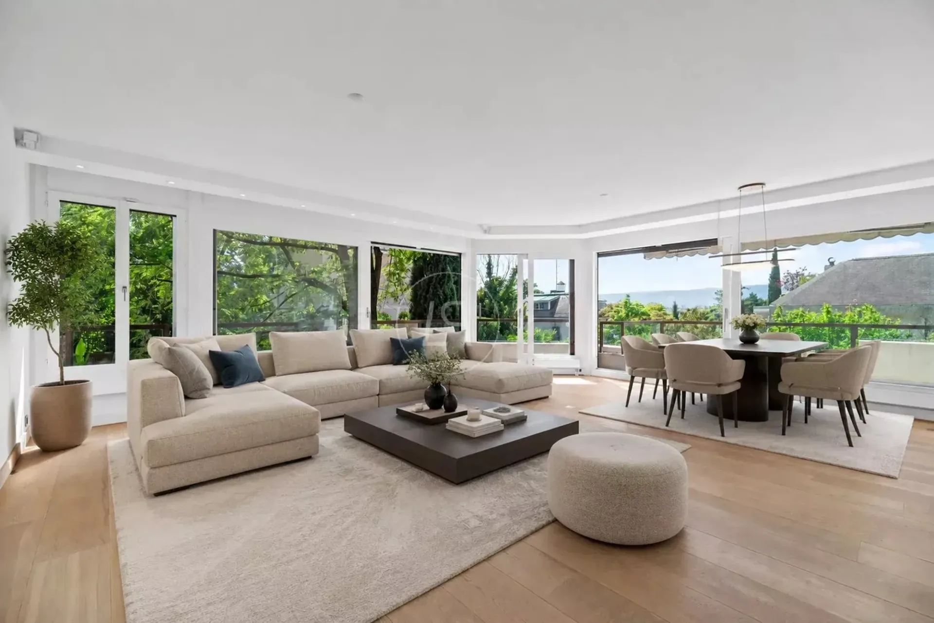 Schönes 6,5-Zimmer-Duplex, Pool, Garten im Herzen von Champel