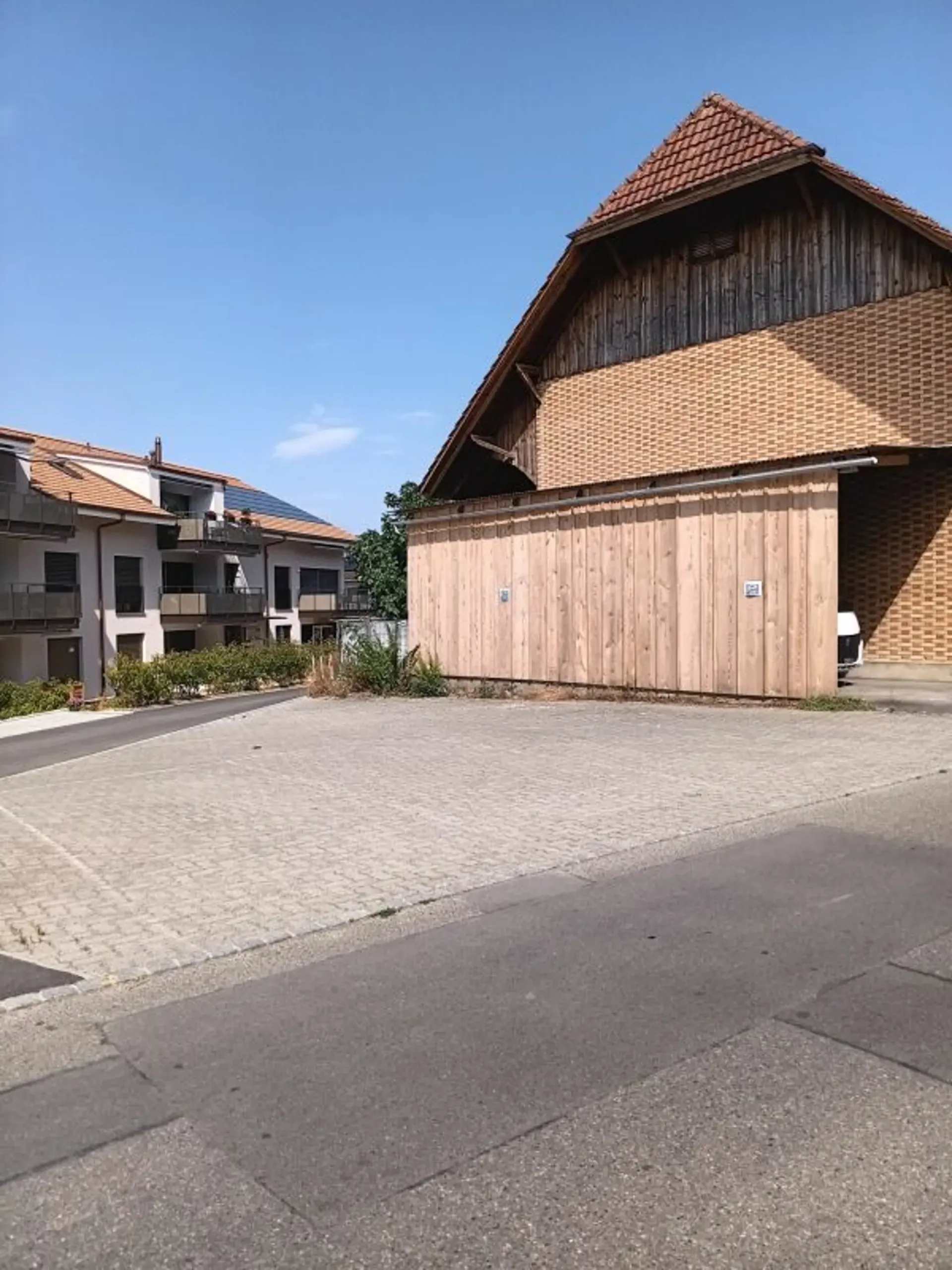 ZU VERMIETEN Aussenparkplatz