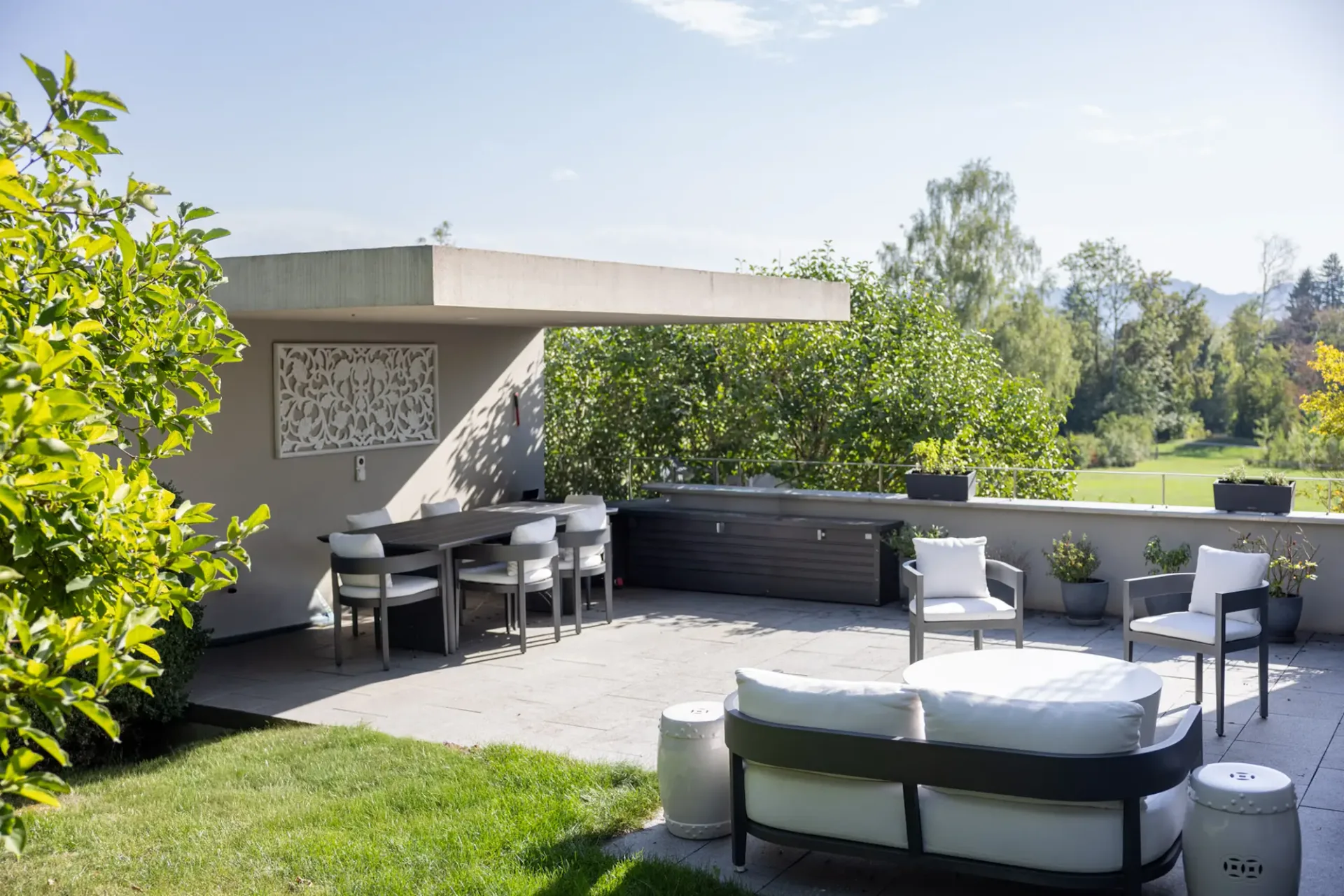 Appartamento-mansarda di giardino di 6 locali senza barriere con ascensore privato.