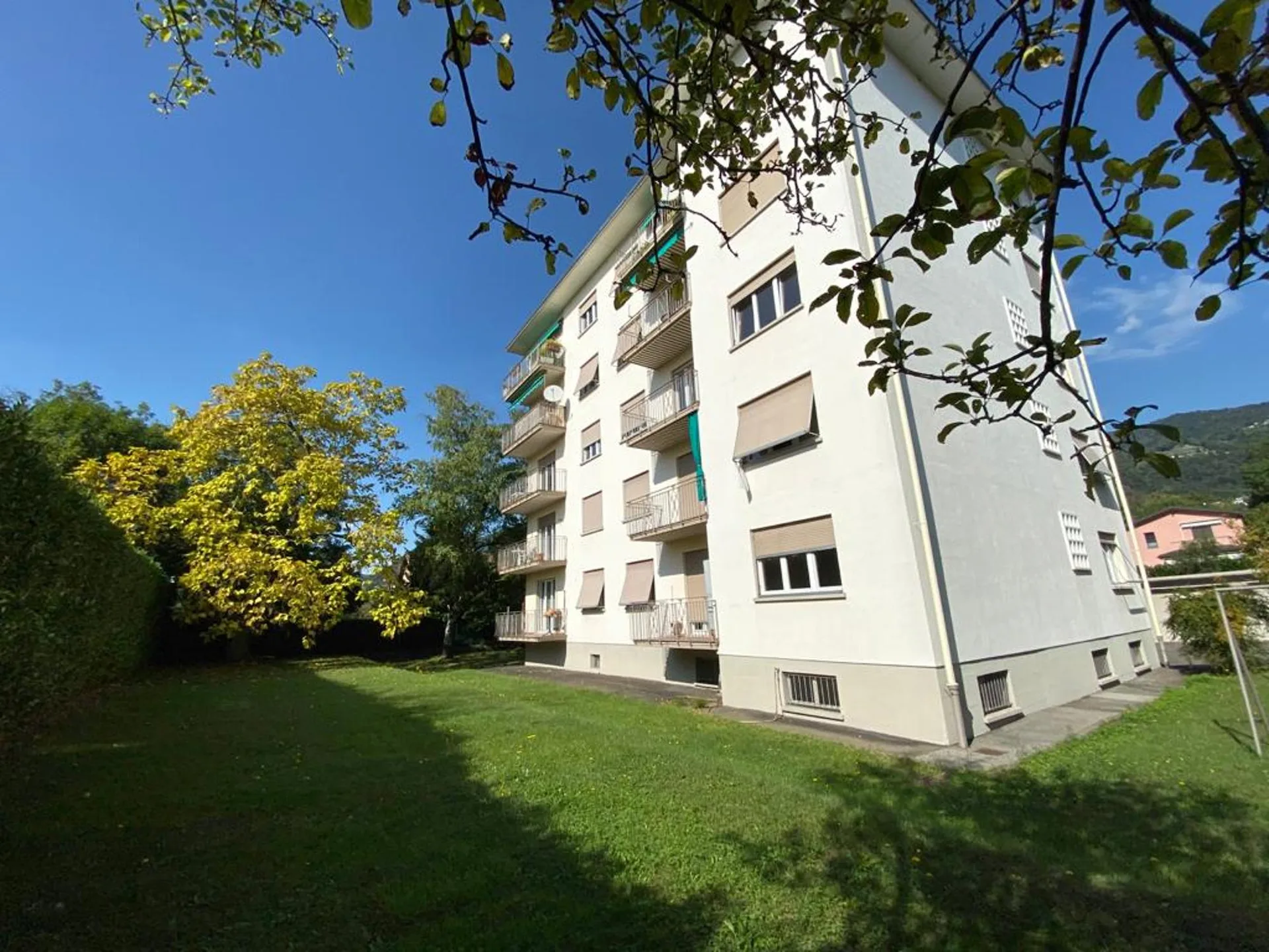 Helles 4.5-Zimmer-Apartment mit Balkon in Morbio Inferiore