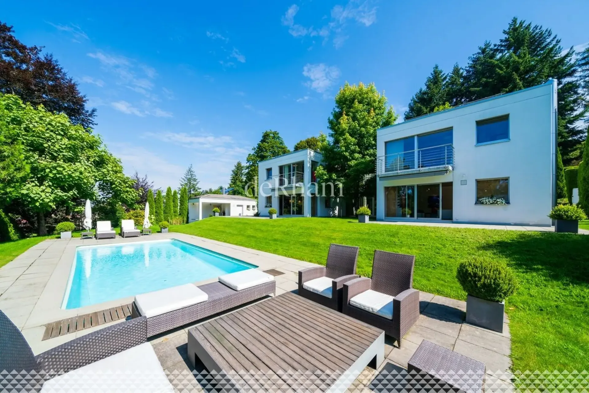 Architekten-Villa mit Pool in der Nähe von Lausanne