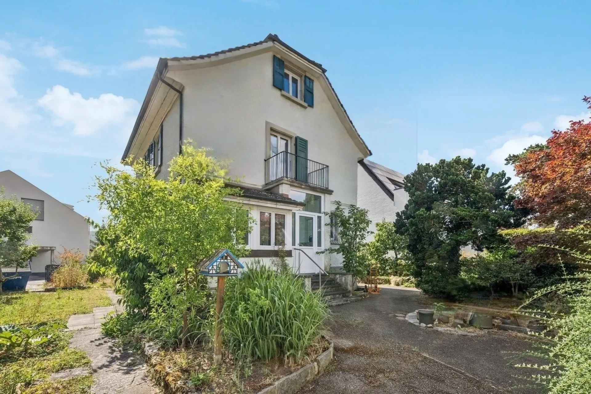 Freistehendes Einfamilienhaus mit idyllischem Garten