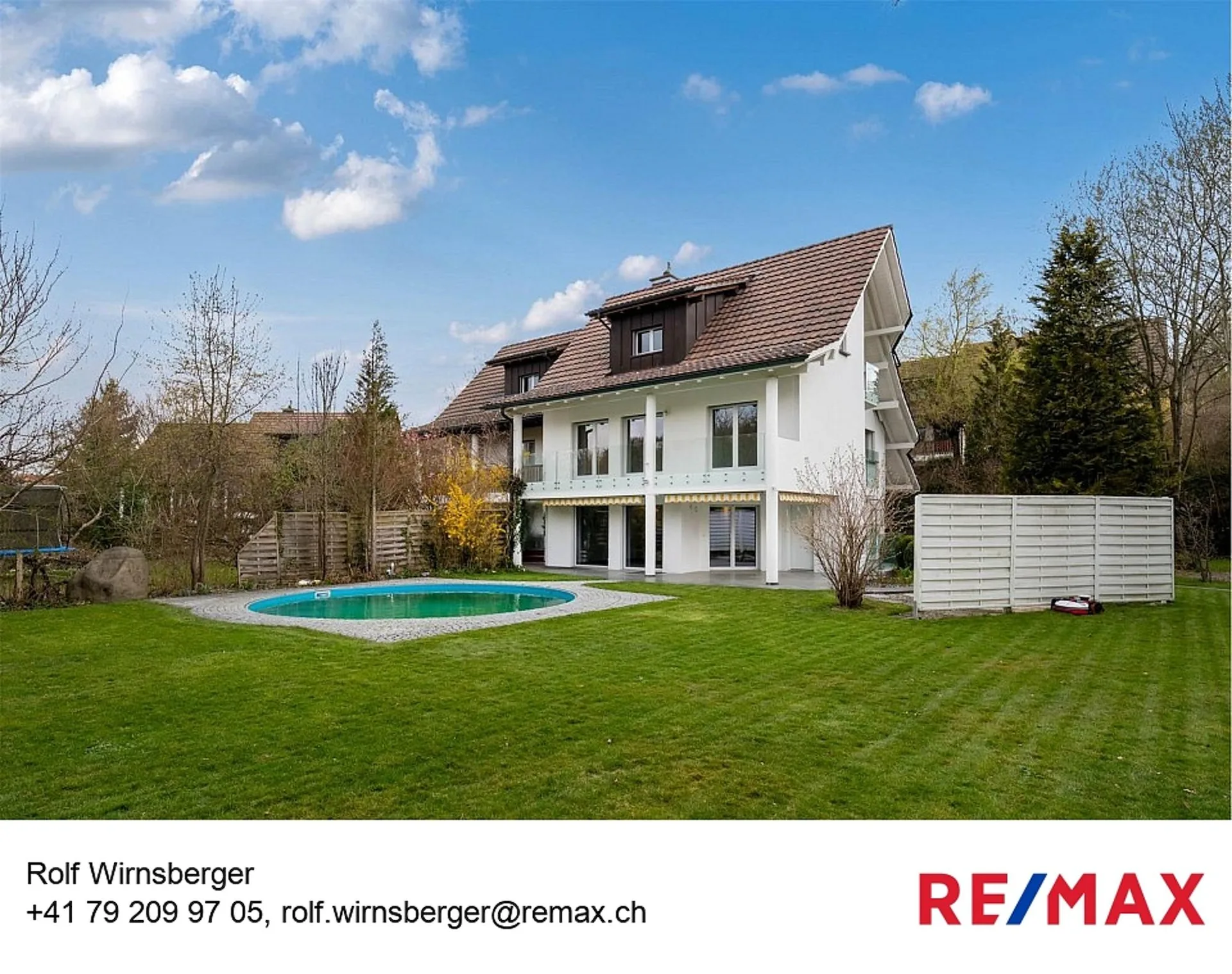 Wohnfühloase an unverbaubarer Lage mit grossem Garten & Pool