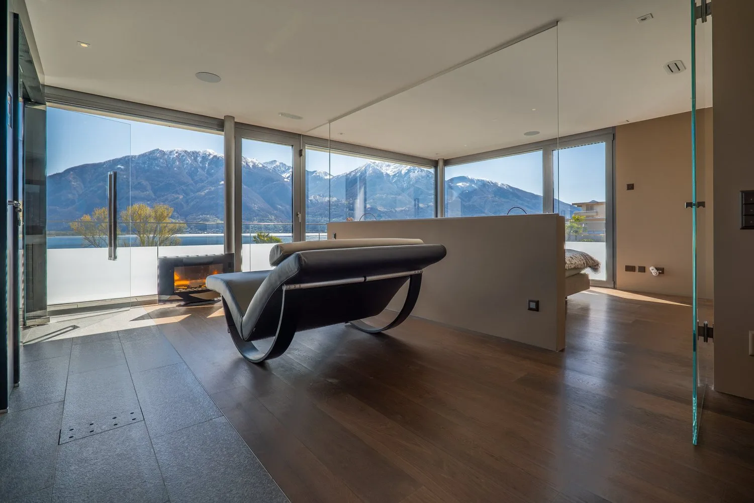 Verkauf in Minusio - modernes Dachgeschoss-Duplex mit 4,5 Zimmern und Seeblick in einem Doppelhaus