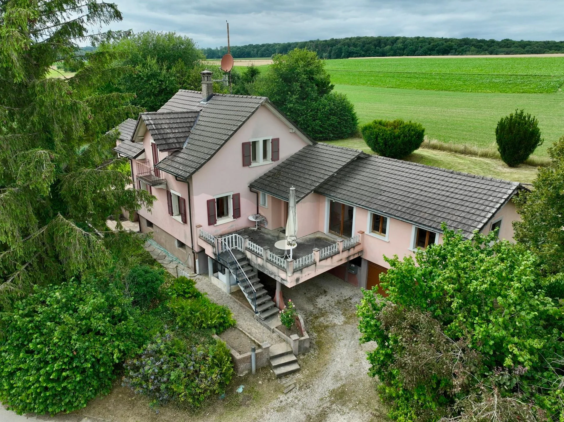 Villa mit Traumgarten in Montignez