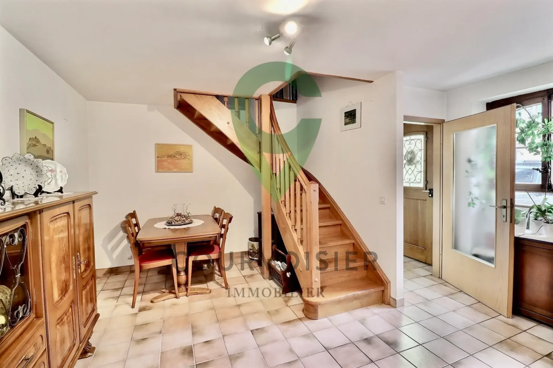 Charming character house ideally located in the heart of Gilly