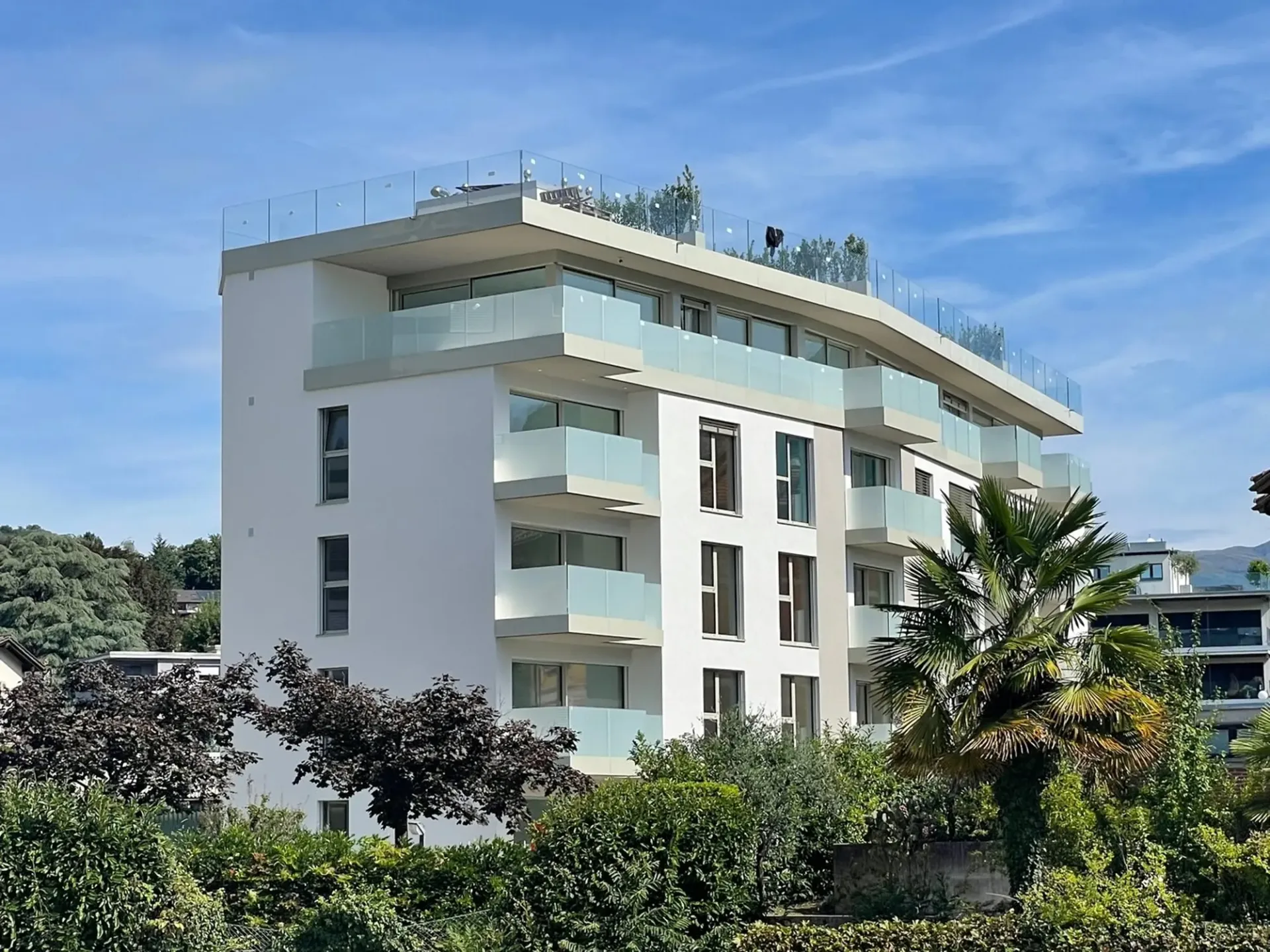 Luxus-Penthouse mit Terrasse und Jacuzzi in Massagno – sofort verfügbar