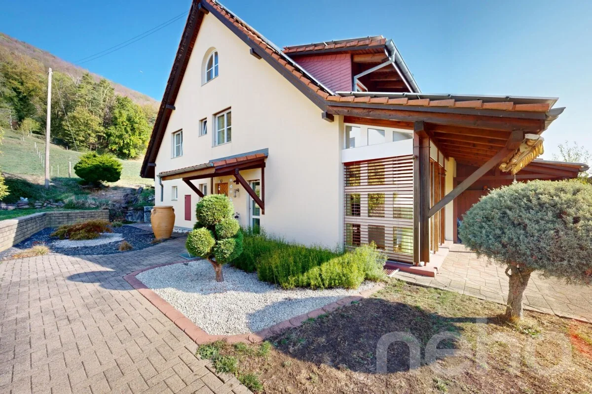 Maison mitoyenne de 5,5 pièces ensoleillée dans un quartier verdoyant