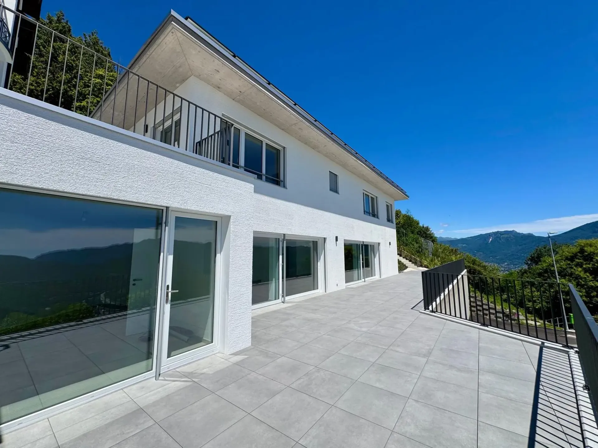 Cademario – Exklusive Villa mit Pool und spektakulärer Seesicht