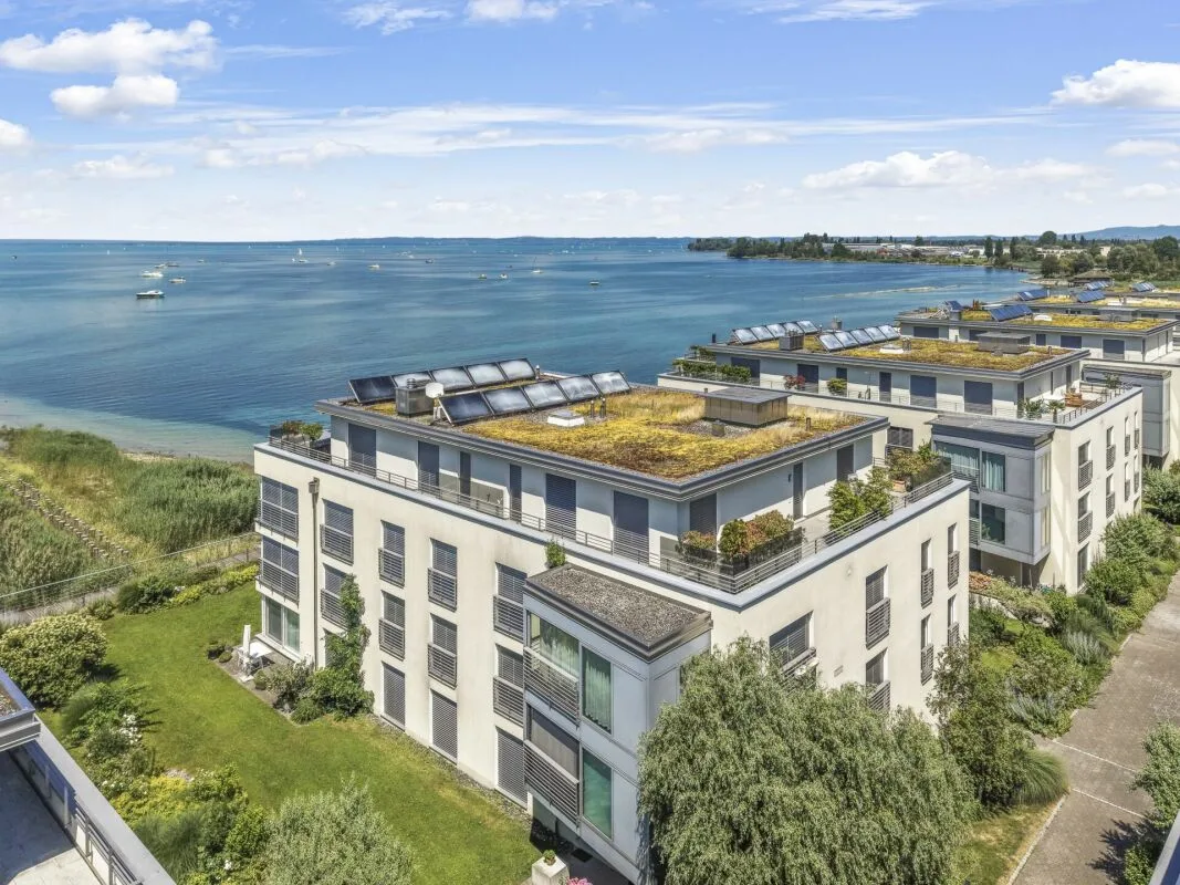 Habitation exclusive et privilégiée directement au bord du lac, dans un emplacement inégalable et avec une vue de rêve