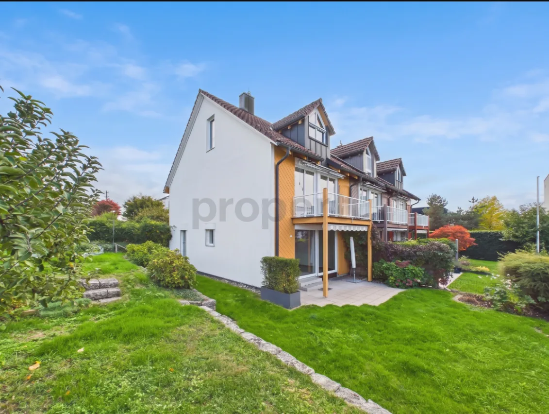 Traumhafte Aussicht, Privater Balkon & Grosszügiges Platzangebot im Kanton Zug!