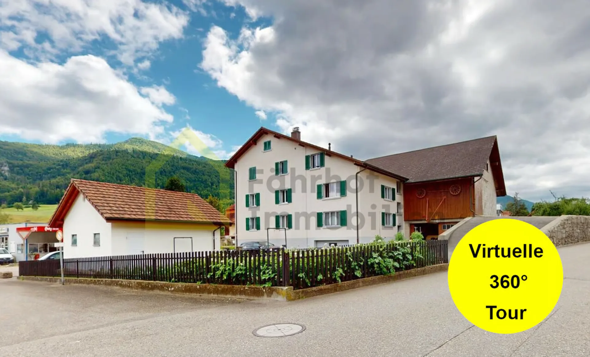 Wohnhaus mit Oekonomiegebäuden und 4'800 m2 Land