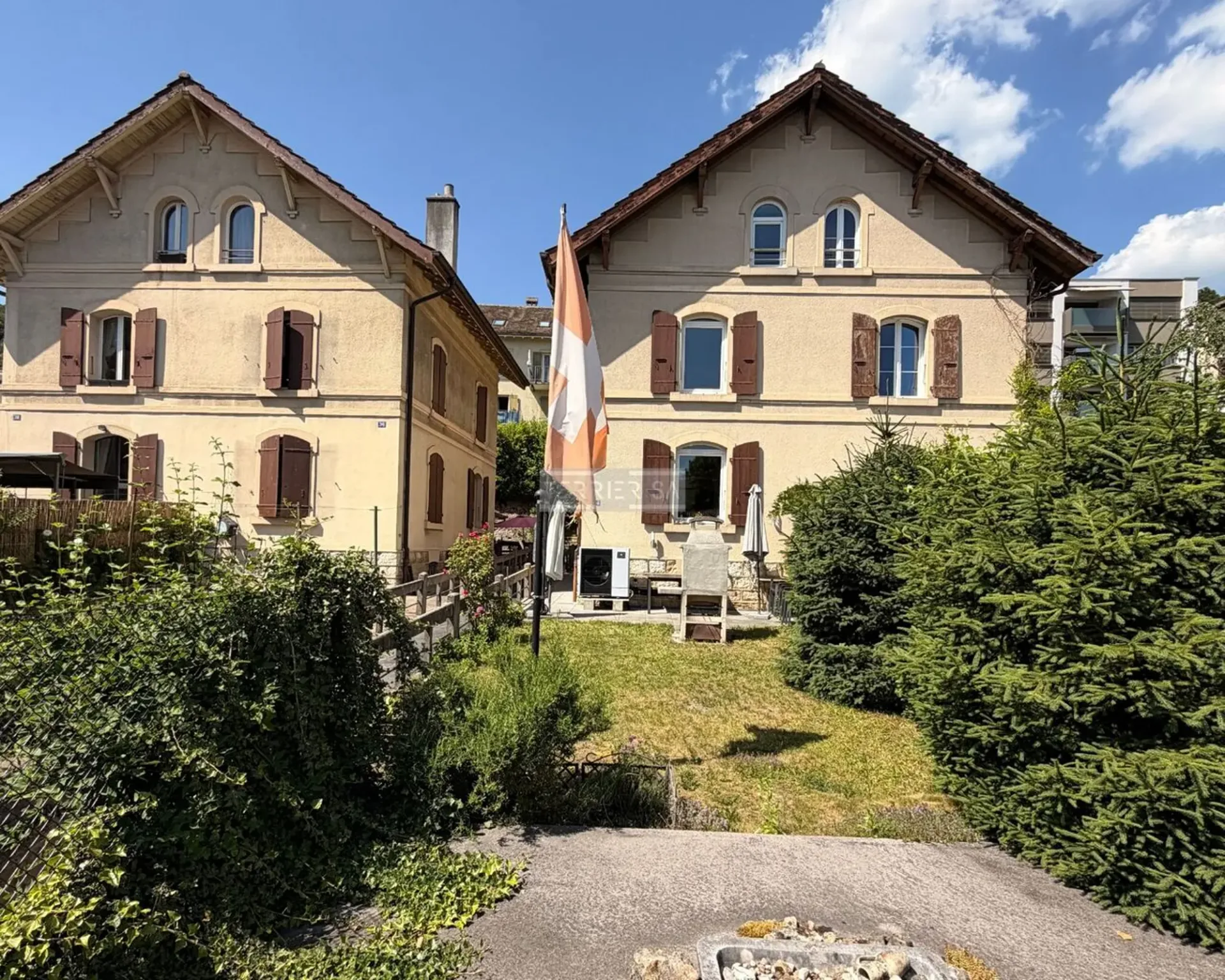 Charme und Authentizität: Alte Villa Suchard mit Garten und Garage