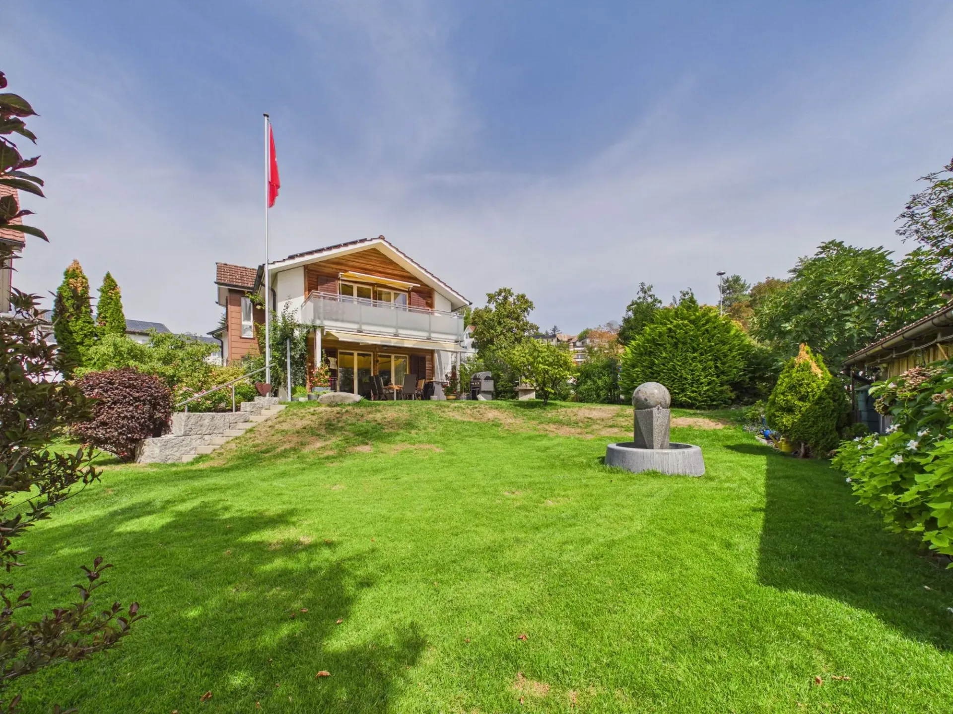Grosser Garten zur Alleinnutzung, 250 m² Terrasse und flexible Raumaufteilung (4.5 / 5.5 Zimmer)