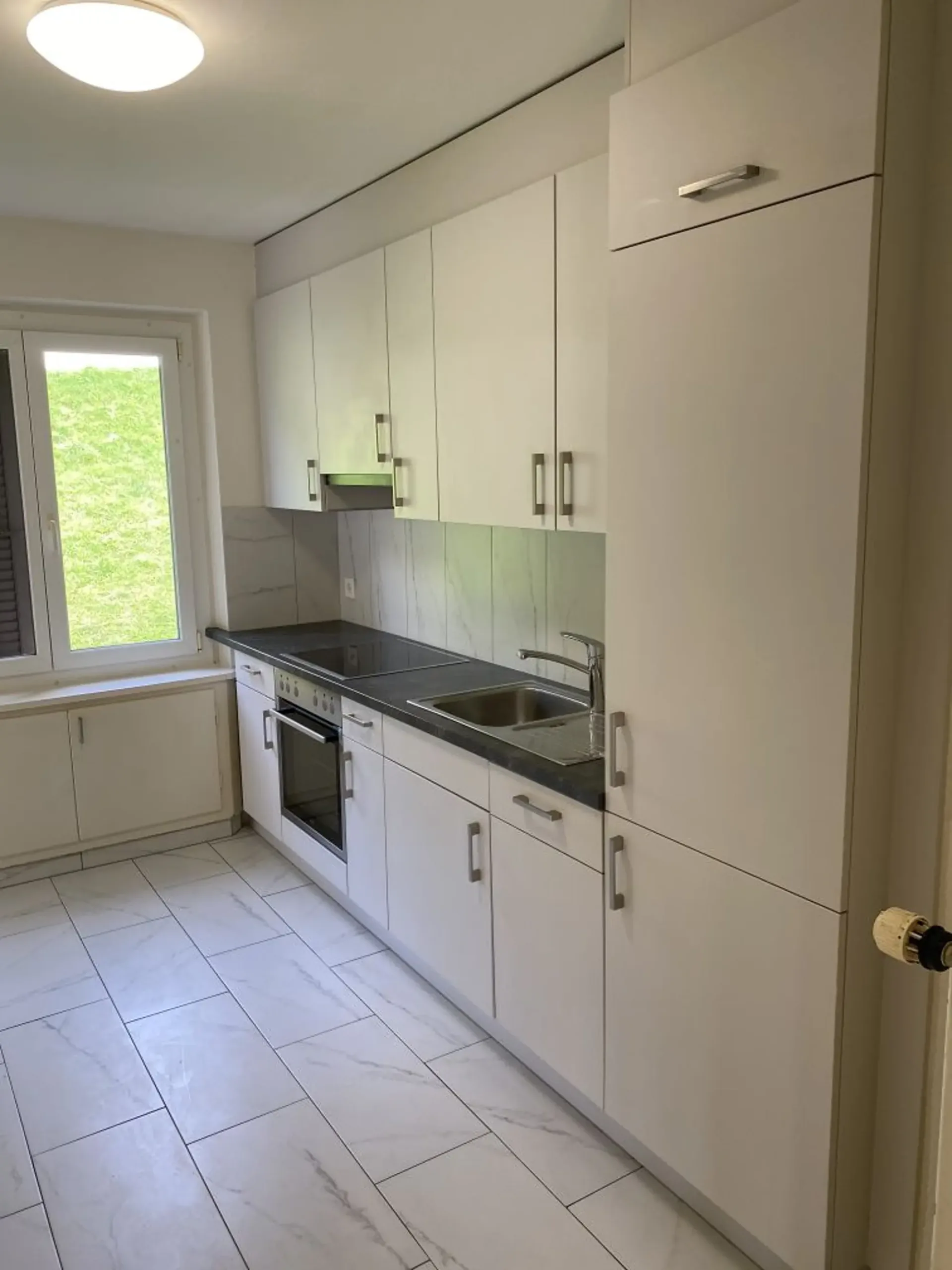 Geräumige 4-Zimmer-Wohnung mit Aussicht in Le Locle