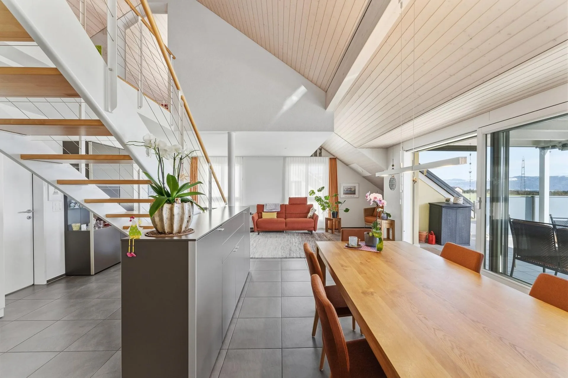 Helle 4.5-Zimmer-Maisonette-Wohnung mit grosszügigem Balkon