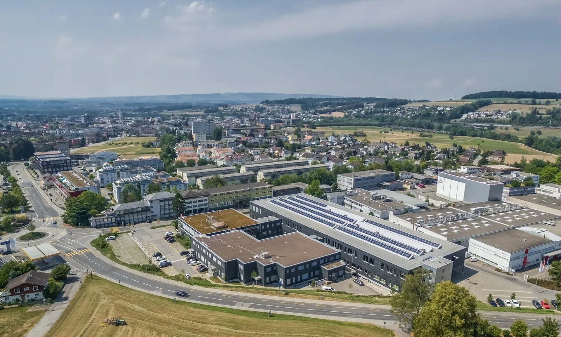 Espace de stockage près de la sortie d'autoroute