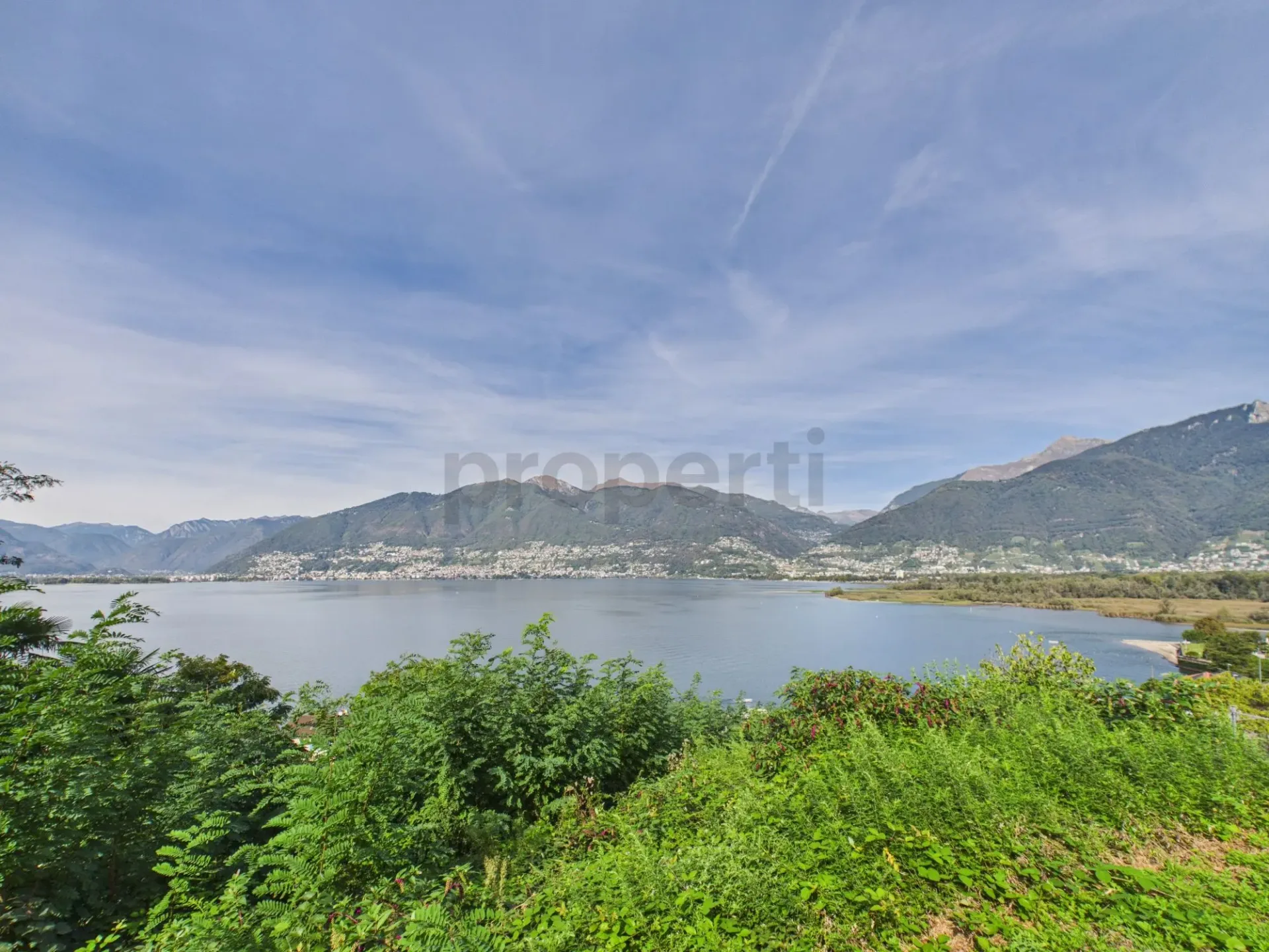 Terreno edificabile con vista panoramica sul Lago Maggiore e sulle montagne