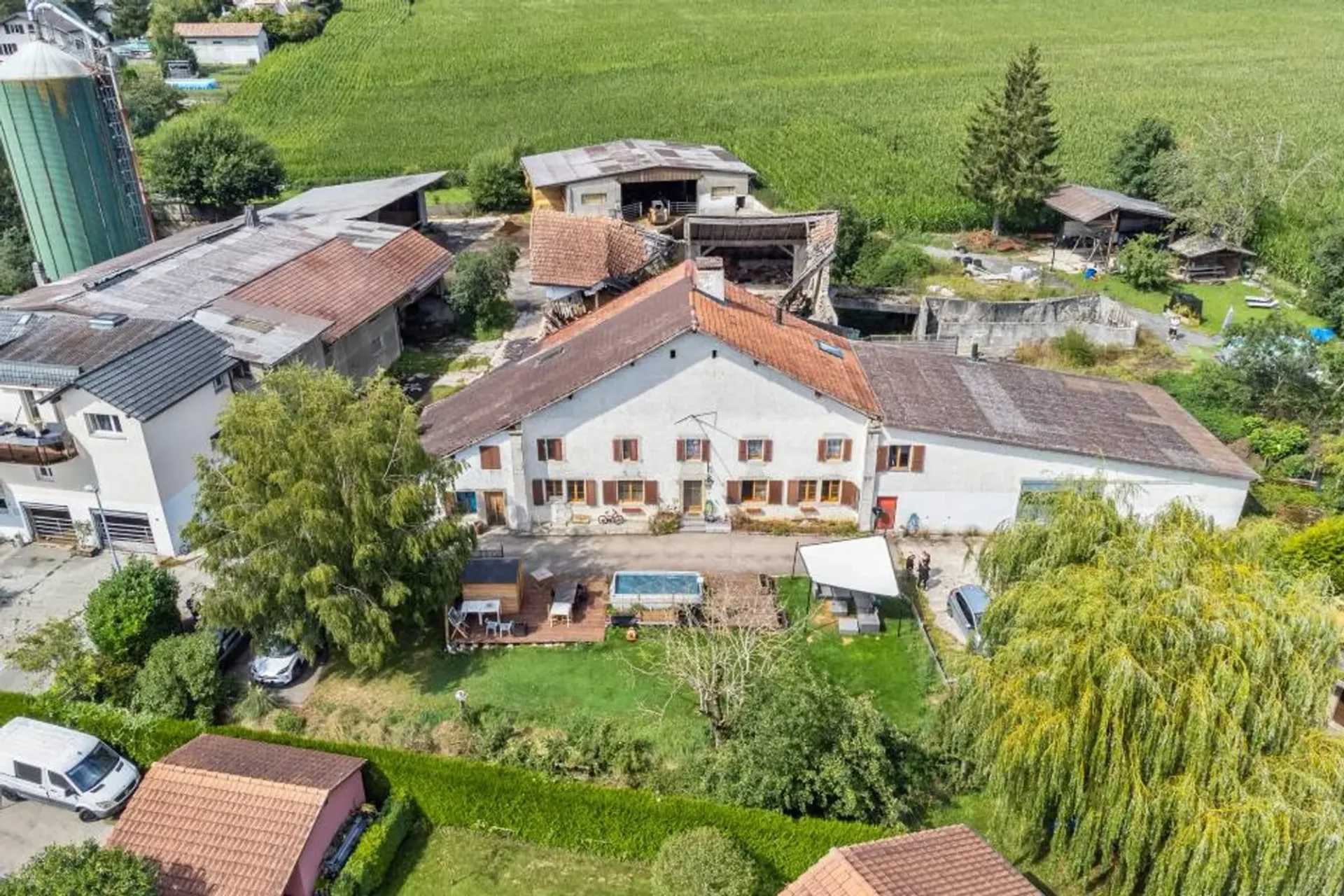 Authentisches Flair und außergewöhnliches Potenzial für dieses renovierte Anwesen